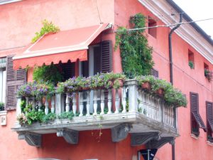 balcon con jardineras